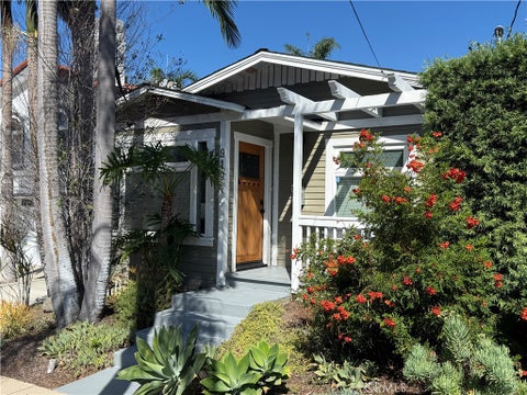 Photo of 919 Emerald Street, Redondo Beach, CA 90277 (MLS # SB26214457)