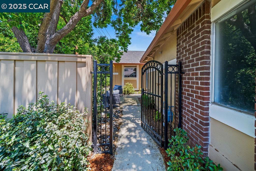 Welcome to this light-filled, single-story end-unit townhome nestled in the sought-after Bancroft Village community. Recently remodeled, the kitchen and both bathrooms showcase tasteful upgrades and modern finishes. Enjoy an airy, open feel with vaulted ceilings, recessed lighting, and sliding glass doors that lead from both the living room and the spacious primary suite to a serene backyard patio—perfect for relaxing or entertaining. This home offers the ideal blend of comfort and convenience. Located just moments from top-rated schools, scenic trails, Heather Farm Park, John Muir Medical Center, and both Walnut Creek and Pleasant Hill BART stations. Bancroft Village amenities include two sparkling pools, tennis courts, beautifully maintained greenbelts, and a clubhouse. A rare opportunity to own a move-in ready home in one of Walnut Creek’s most desirable neighborhoods!