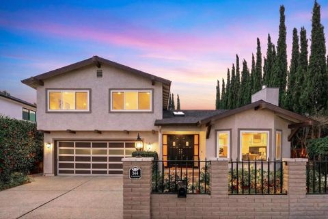 Photo of 344 W Oakwood Boulevard, Redwood City, CA 94061 (MLS # ML82038408)