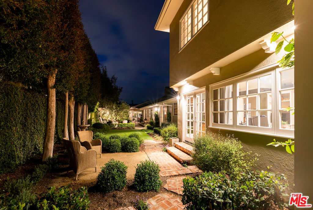 Huntington Palisades - Residential