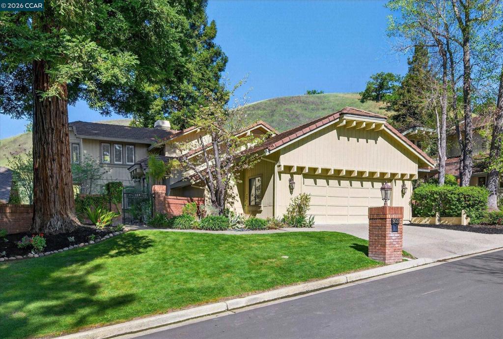951 Redwood Dr