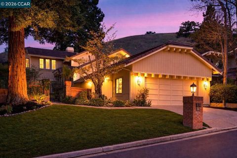 Photo of 951 Redwood Dr Dr, Danville, CA 94506 (MLS # 41127982)