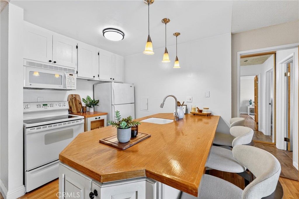 5585 E Pacific Coast Highway 161