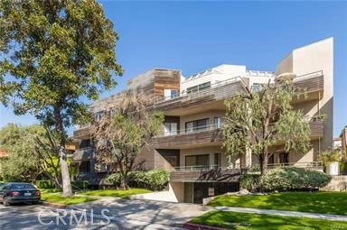Photo of 412 N Kenwood Street #301, Glendale, CA 91206 (MLS # SR26204199)