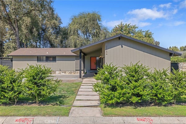 2544 W KEOGH AVE, VISALIA, CA 93291 - Image c8e0efe3af3a95f3f049cf8b25d5d0e5/593390114