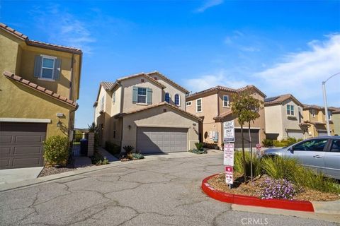 Photo of 19845 Via Kalban, Newhall, CA 91321 (MLS # SR26053937)