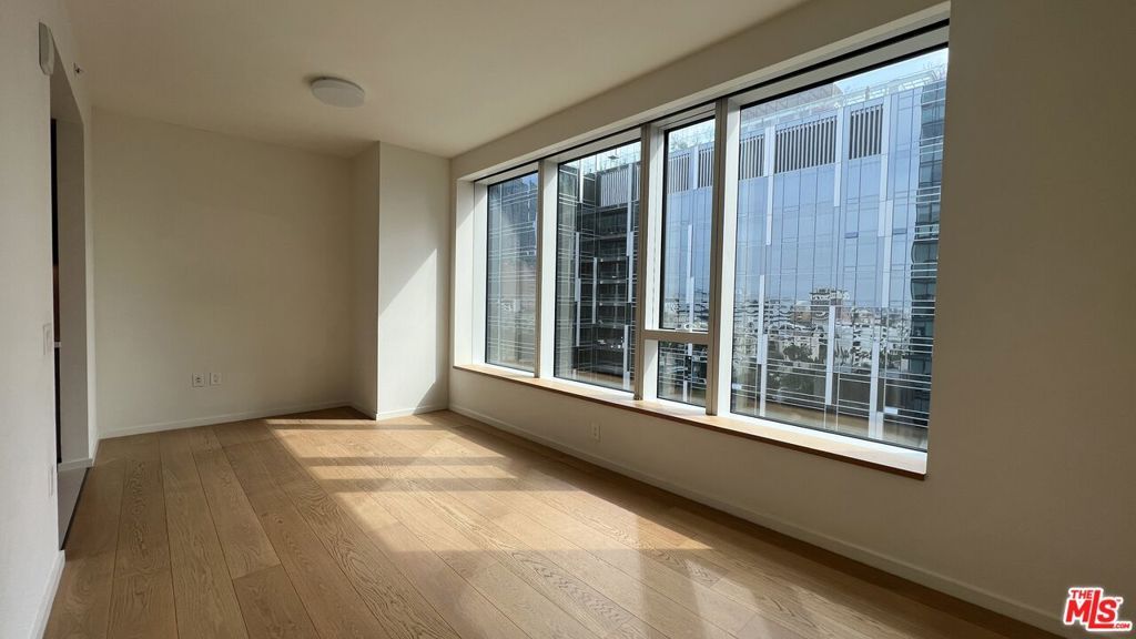 Photo of 889 Francisco Street #807, Los Angeles, CA 90017 (MLS # 24427051)