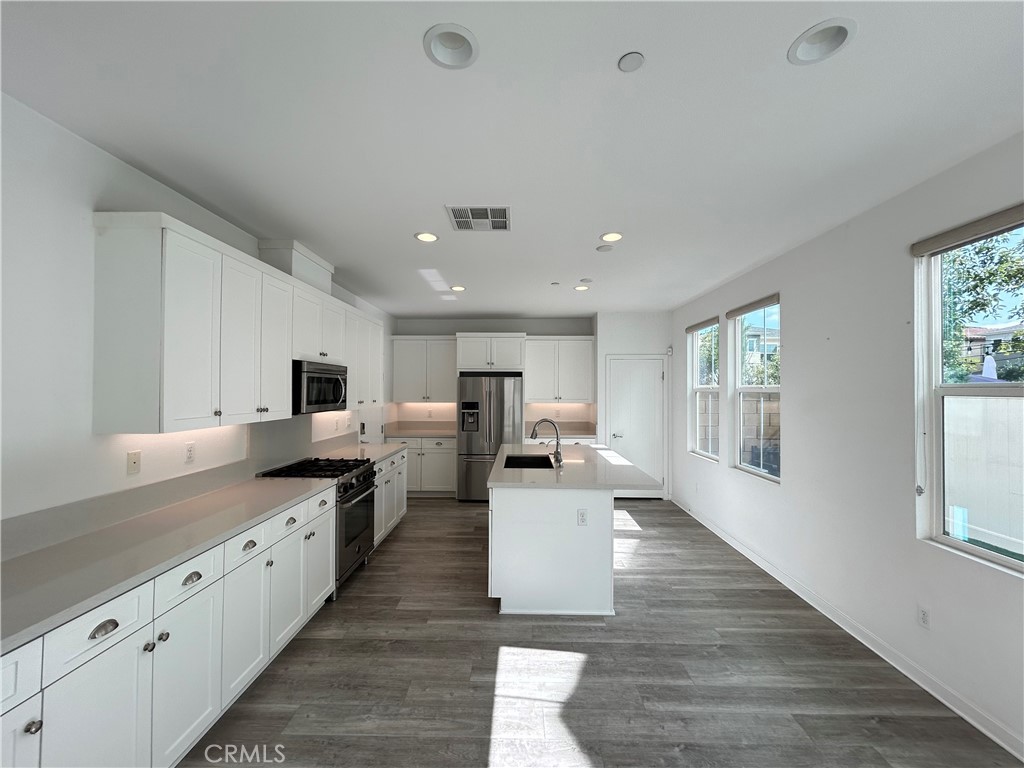 945 Vivid Lane