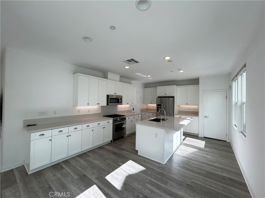 945 Vivid Lane