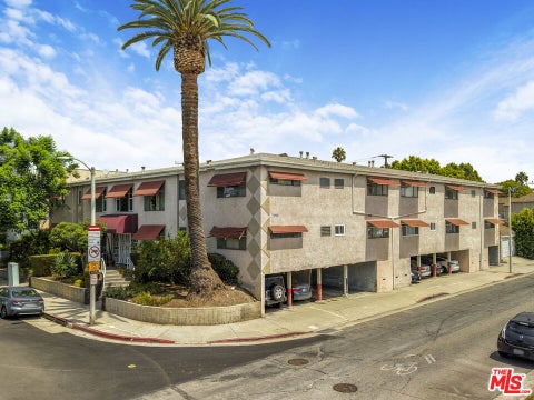 Photo of 900 N Orange Grove Avenue, West Hollywood, CA 90046 (MLS # 26892061)