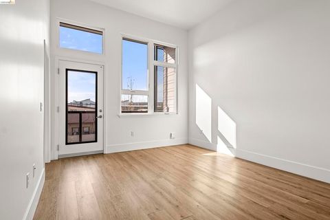 Photo of 1545 32nd Street St #210, Oakland, CA 94608 (MLS # 41122337)