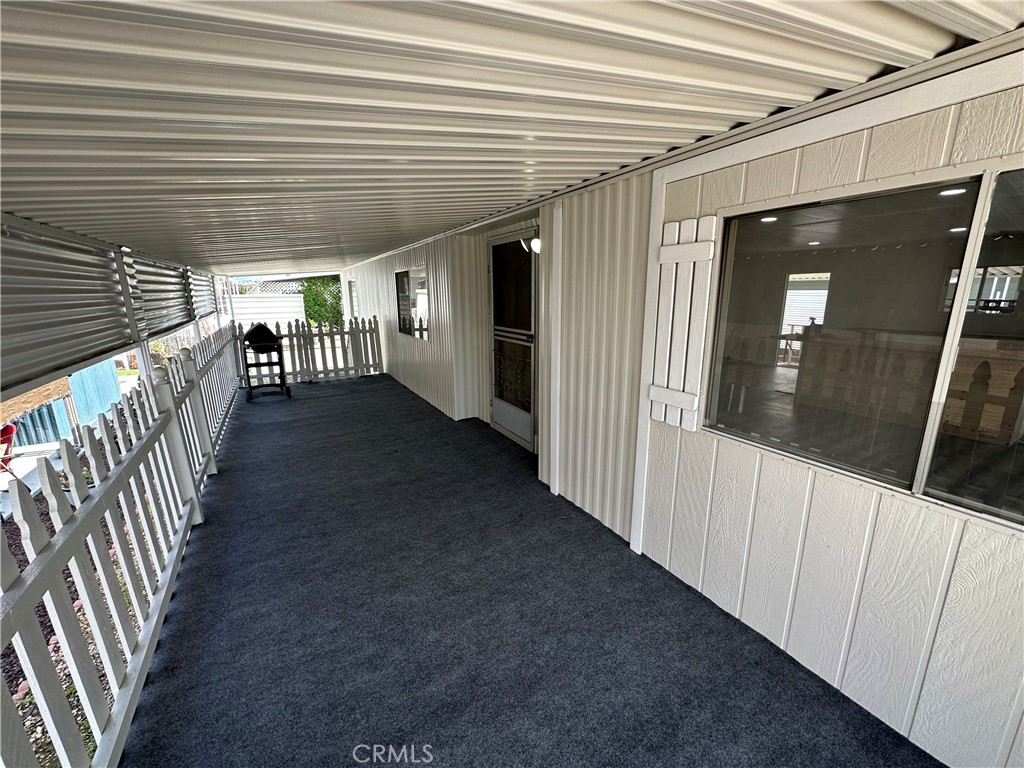 1895 W Devonshire 20