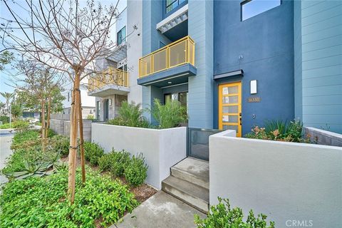 Photo of 16330 Moonstone Cir Cir, Tustin, CA 92782 (MLS # TR26083577)