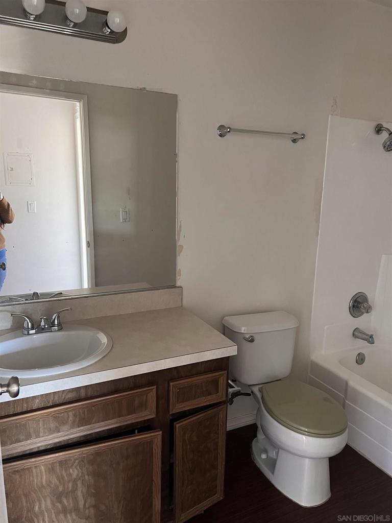 1425 La Salina St B