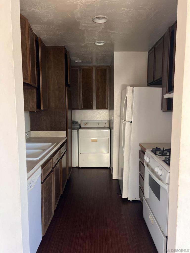 1425 La Salina St B