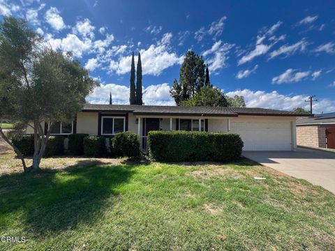 Photo of 977 Planetree Avenue, Simi Valley, CA 93065 (MLS # V1-34165)
