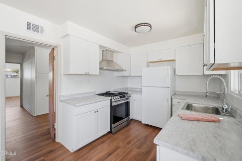 Tiny photo for 3405 Loma Vista Road, Ventura, CA 93003 (MLS # V1-38522)