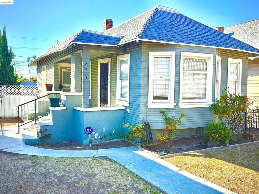 Charming West Adams Fixer with Huge Yard & Alley Access! Welcome to 2832 S La Salle, located in the rapidly growing West Adams neighborhood—one of L.A.’s hottest investment areas. This character-filled fixer offers endless potential for investors or future homeowners ready to create their dream residence. The property features a spacious lot with a huge backyard and convenient alley access, perfect for an ADU, garage conversion, or outdoor expansion. Retain the home’s original charm or reimagine it with modern upgrades—either way, this is an incredible opportunity to add value in a neighborhood on the rise. Just minutes from USC, DTLA, the Expo Line, and new local developments, you’ll enjoy both convenience and community. Ideal for investors, flippers, or anyone with a creative vision. Don’t miss your chance to own in one of L.A.’s fastest-growing neighborhoods