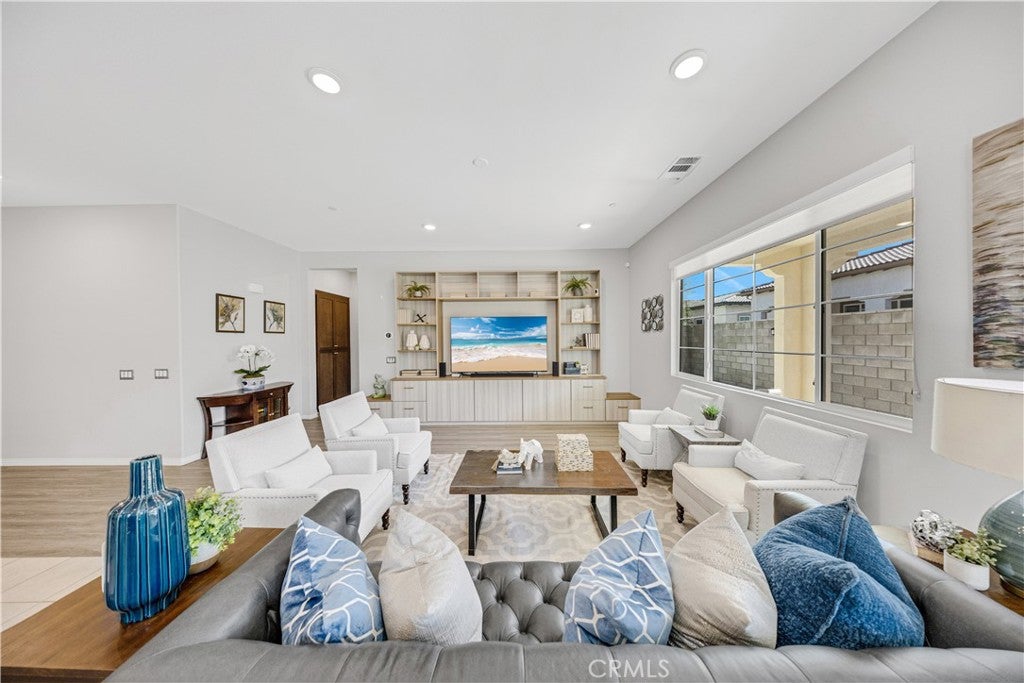 3968 E Amanecer Privado