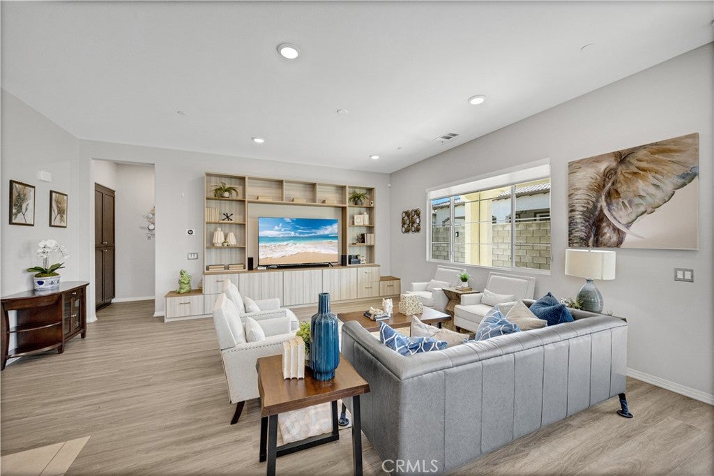 3968 E Amanecer Privado