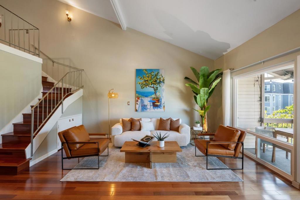 707 Fathom Drive 208