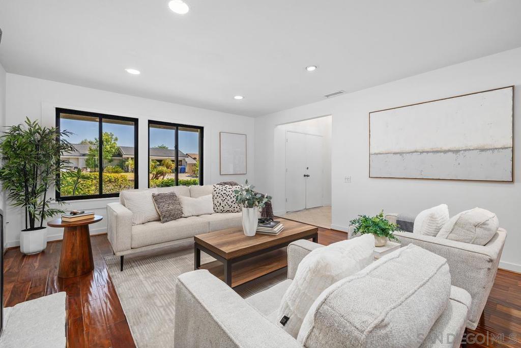 1716 Bourke Pl.
