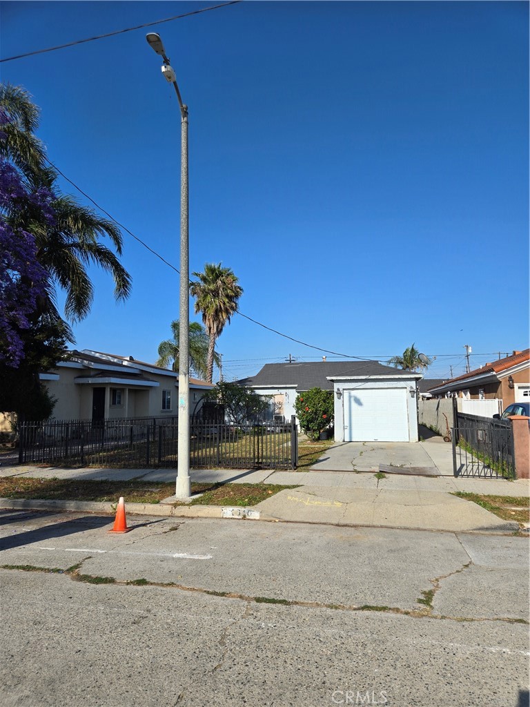 The perfect starter home. 2 bedrooms 1 bathroom with off street parking and enough yard for an additional room or second unit. Home is in need of some repairs. This is your opportunity to come and add value with a little TLC. Call and book your showing today!