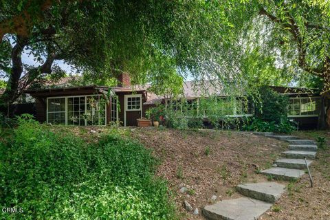 Photo of 1900 Niodrara Drive, Glendale, CA 91208 (MLS # P1-26669)