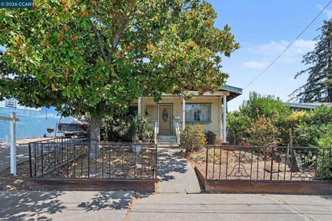 Photo of 1318 Potter St ST, Martinez, CA 94553 (MLS # 41145045)
