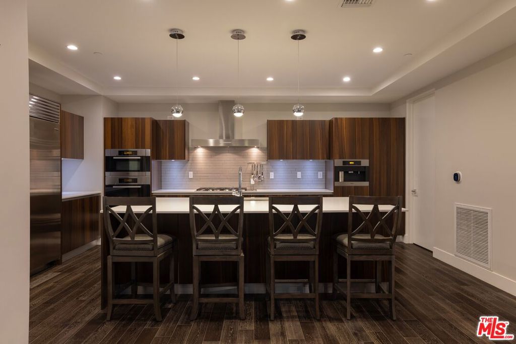 Properties 3 460 N Palm Drive 403