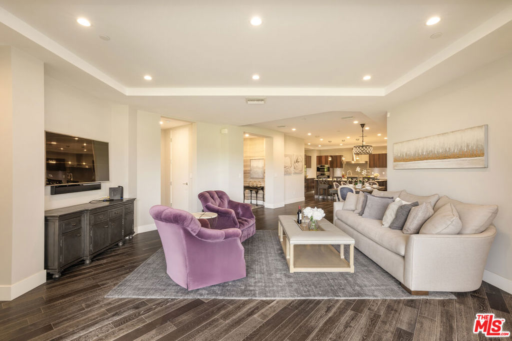 Properties 2 460 N Palm Drive 403