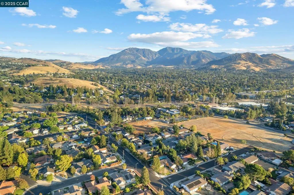 Concord, California 94521, United States, 4 Bedrooms Bedrooms, ,2 BathroomsBathrooms,Residential,Pending,210741