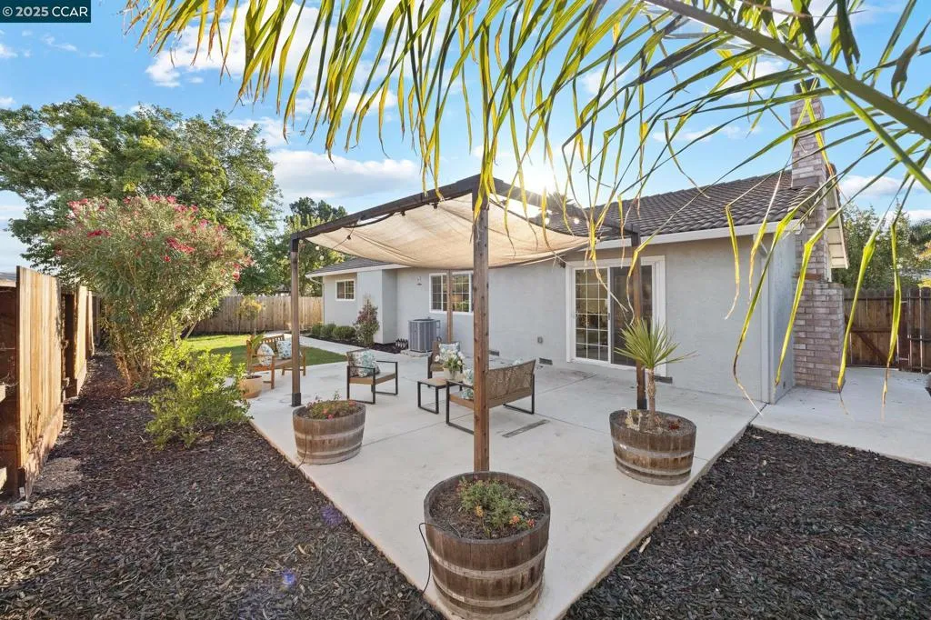 Concord, California 94521, United States, 4 Bedrooms Bedrooms, ,2 BathroomsBathrooms,Residential,Pending,210741