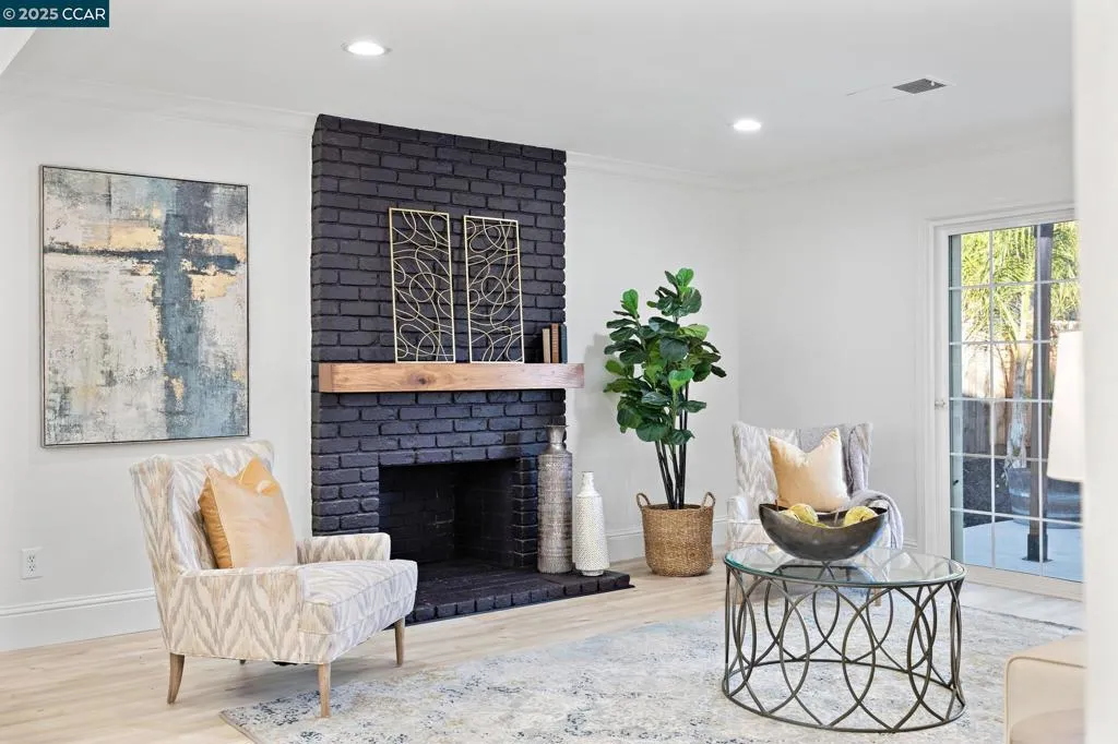 Concord, California 94521, United States, 4 Bedrooms Bedrooms, ,2 BathroomsBathrooms,Residential,Pending,210741