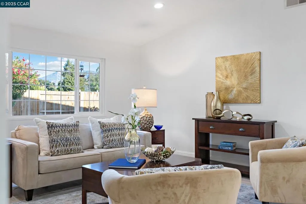 Concord, California 94521, United States, 4 Bedrooms Bedrooms, ,2 BathroomsBathrooms,Residential,Pending,210741