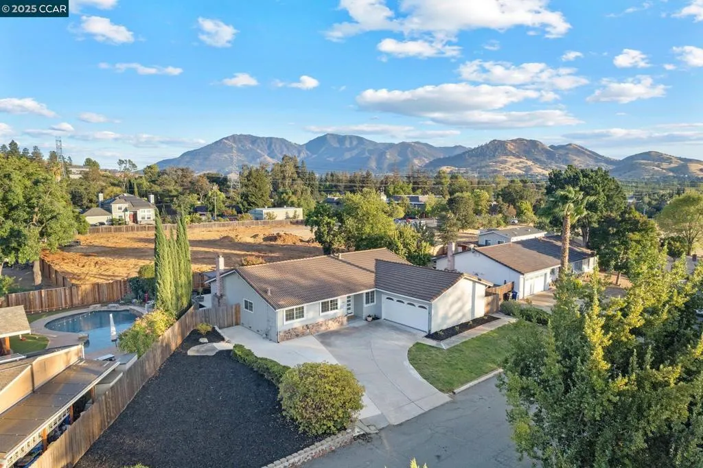 Concord, California 94521, United States, 4 Bedrooms Bedrooms, ,2 BathroomsBathrooms,Residential,Pending,210741