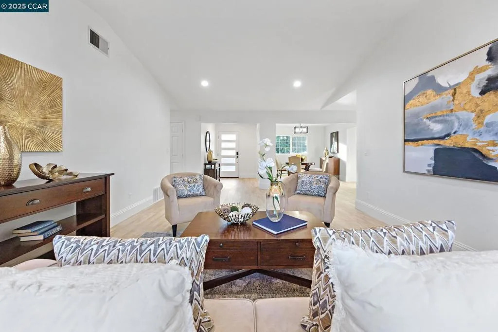 Concord, California 94521, United States, 4 Bedrooms Bedrooms, ,2 BathroomsBathrooms,Residential,Pending,210741