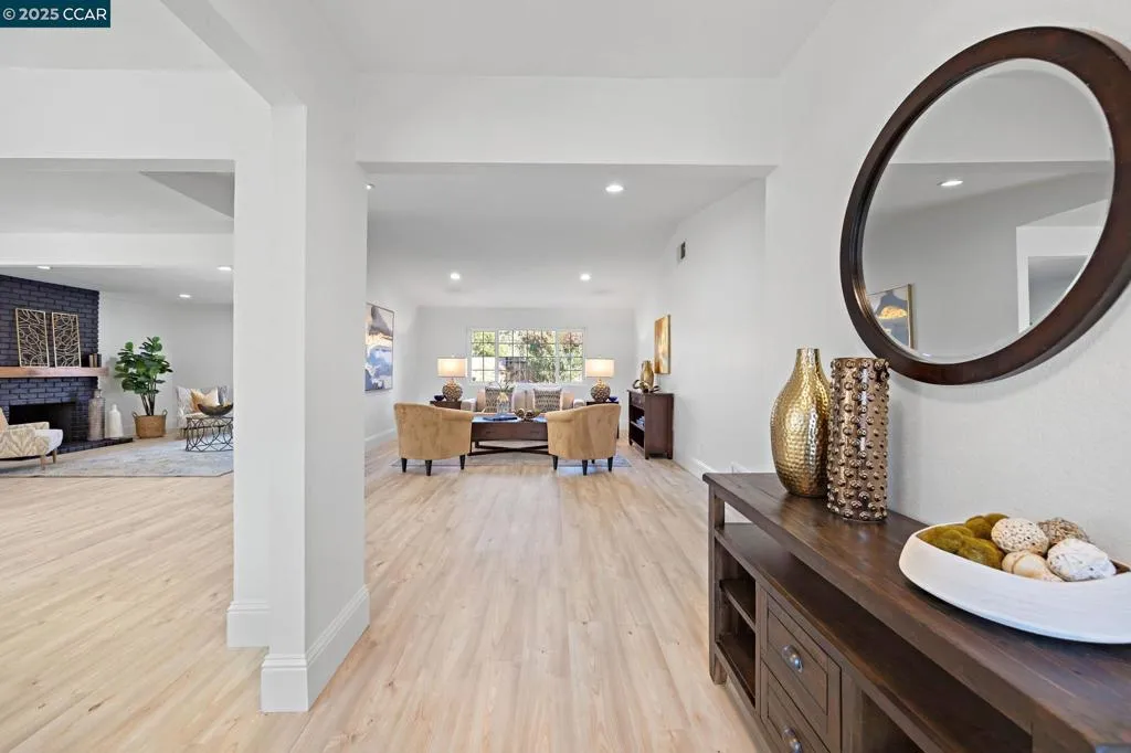 Concord, California 94521, United States, 4 Bedrooms Bedrooms, ,2 BathroomsBathrooms,Residential,Pending,210741