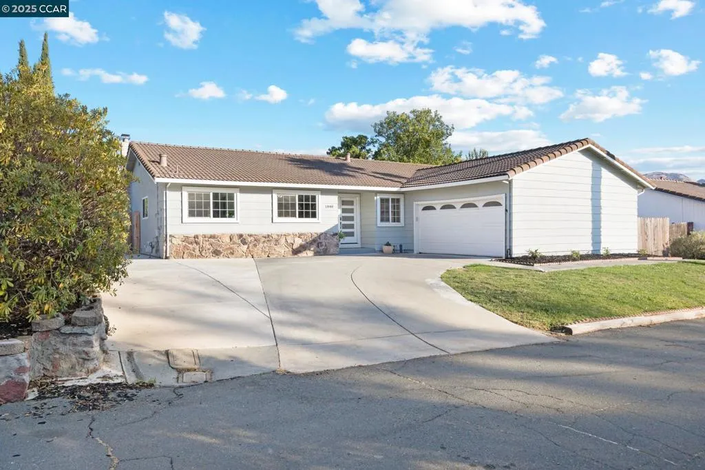 Concord, California 94521, United States, 4 Bedrooms Bedrooms, ,2 BathroomsBathrooms,Residential,Pending,210741