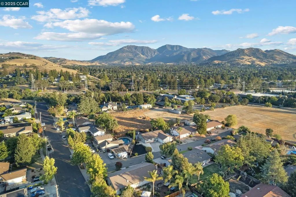 Concord, California 94521, United States, 4 Bedrooms Bedrooms, ,2 BathroomsBathrooms,Residential,Pending,210741