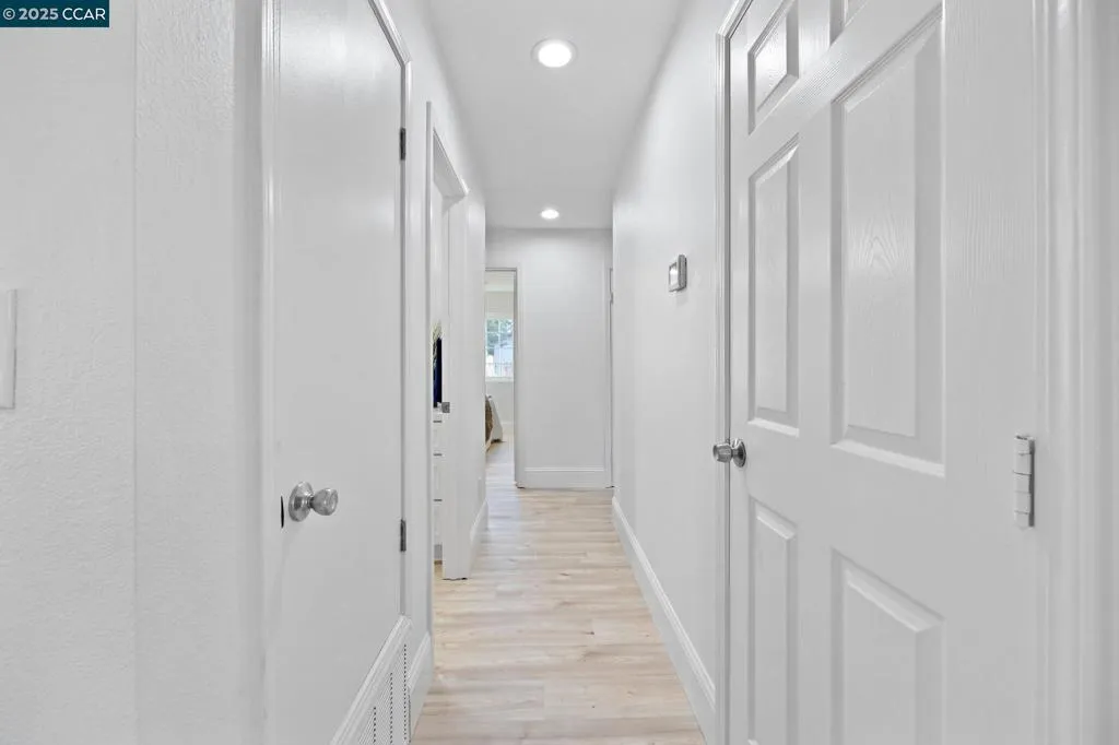 Concord, California 94521, United States, 4 Bedrooms Bedrooms, ,2 BathroomsBathrooms,Residential,Pending,210741