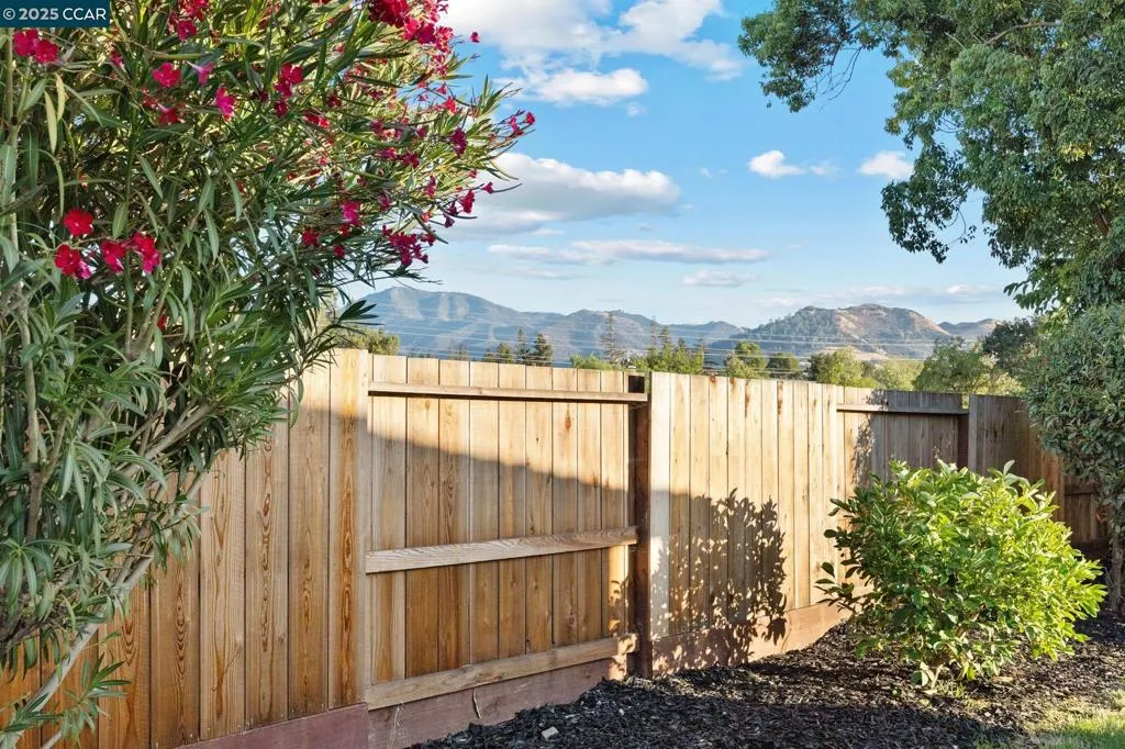 Concord, California 94521, United States, 4 Bedrooms Bedrooms, ,2 BathroomsBathrooms,Residential,Pending,210741