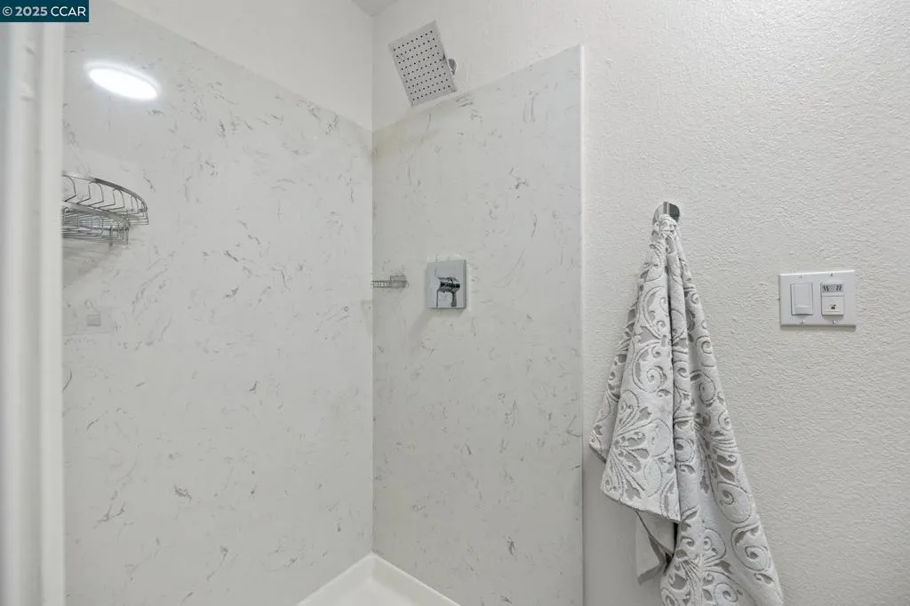 Concord, California 94521, United States, 4 Bedrooms Bedrooms, ,2 BathroomsBathrooms,Residential,Pending,210741