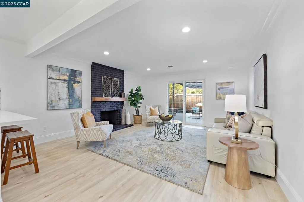 Concord, California 94521, United States, 4 Bedrooms Bedrooms, ,2 BathroomsBathrooms,Residential,Pending,210741