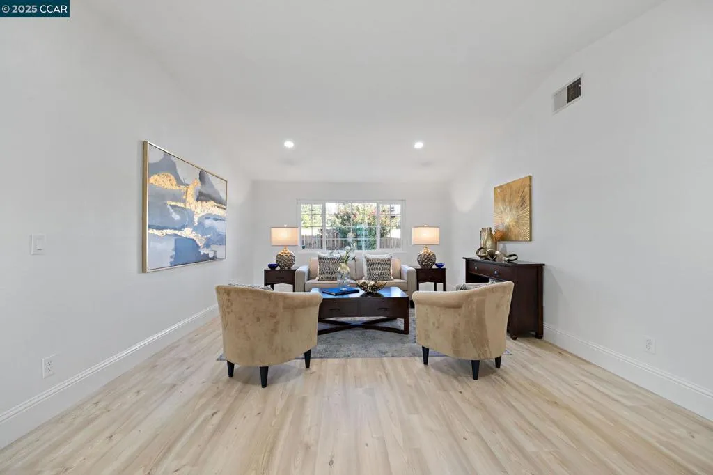 Concord, California 94521, United States, 4 Bedrooms Bedrooms, ,2 BathroomsBathrooms,Residential,Pending,210741