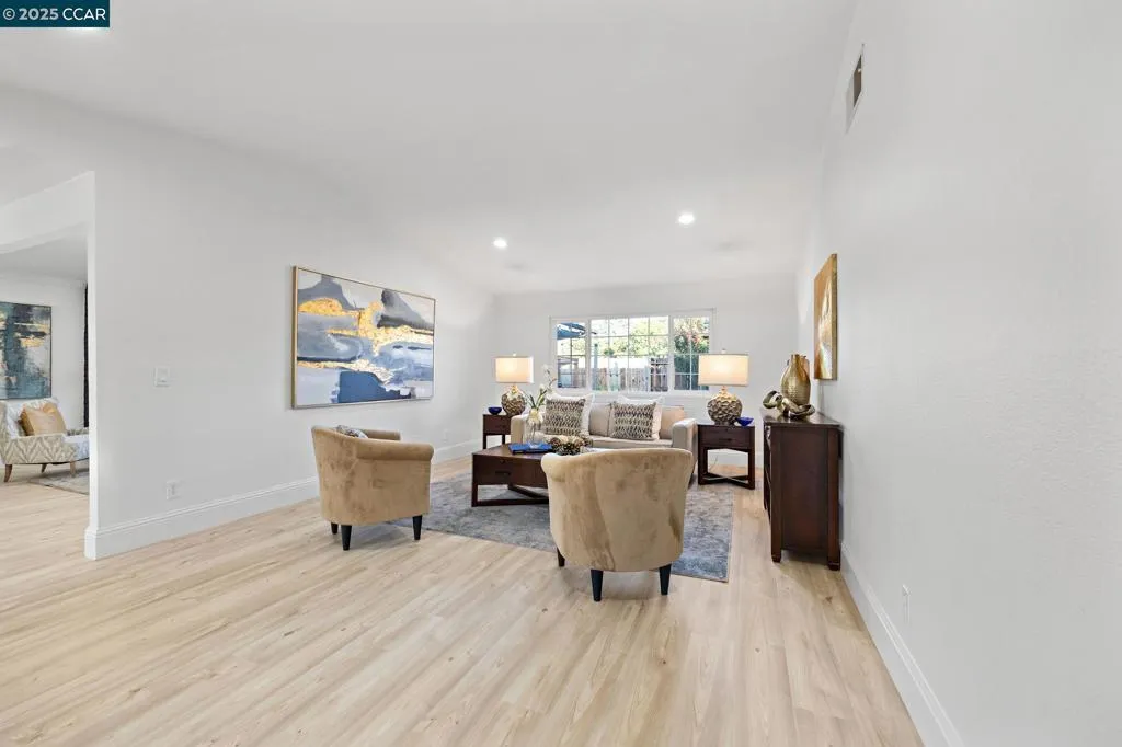 Concord, California 94521, United States, 4 Bedrooms Bedrooms, ,2 BathroomsBathrooms,Residential,Pending,210741