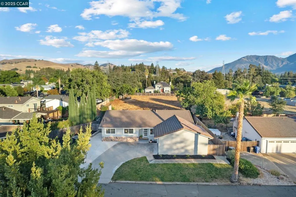 Concord, California 94521, United States, 4 Bedrooms Bedrooms, ,2 BathroomsBathrooms,Residential,Pending,210741