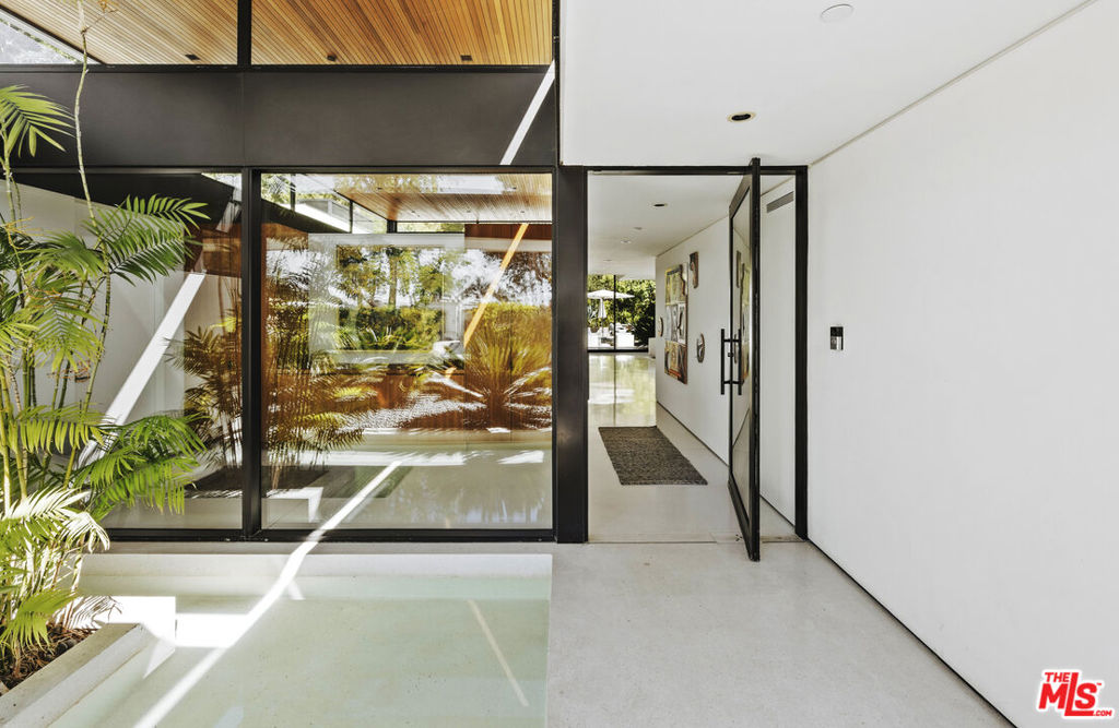570 Evelyn Place