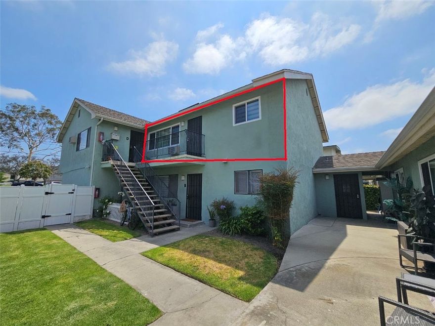 Immediate Move-In 2 Beds and 1Bath on 2nd Floor Apartment Unit For Lease. New Paint, Floor and Window Blinds. Updated 1 Bathroom. Another Neighbors are living on the 1st Floor. 1 Car Garage & 1 Open Parking Space. Common Area Laundry Room.