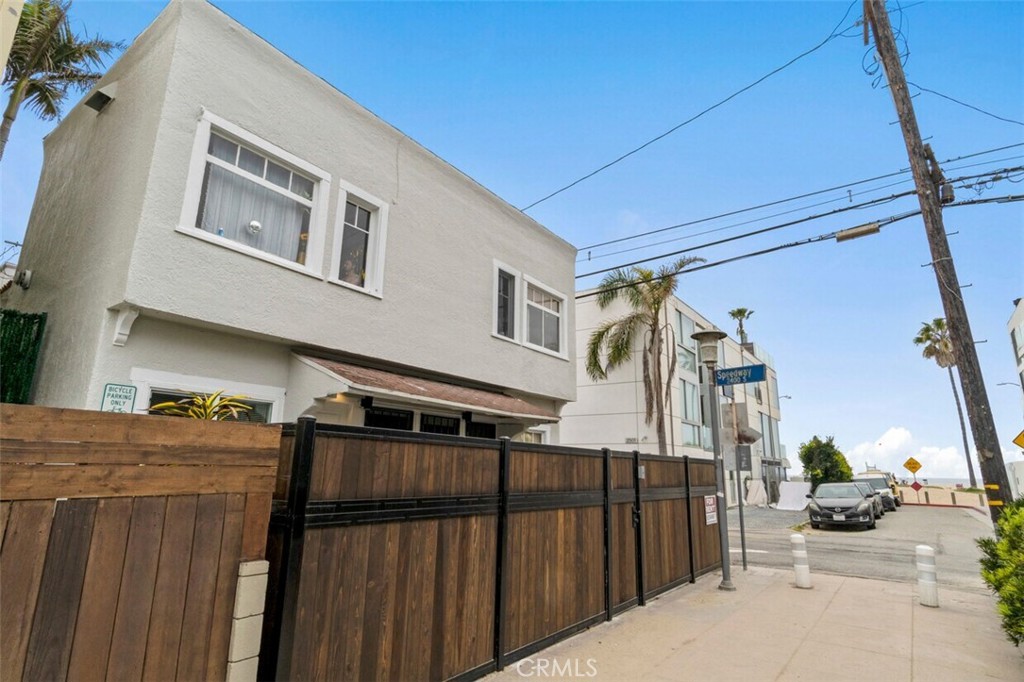 4-plex right on the beach currently operating at a 5.20%
CAP RATE! 12.5 25th Pl, Venice is a prime
opportunity for any buyer looking to take advantage of
residential financing and own in an A+ neighborhood. One
unit is currently renovated and vacant - perfect for
owner-user!
Each unit offers comfortable living spaces and modern
amenities, ensuring a desirable rental experience for
tenants. Most units are renovated and some units have
ocean views!
Whether you're looking to expand your investment
portfolio or seeking a lucrative income-generating
property, this offering stands as a testament to the allure
of coastal California living combined with the promise of
substantial financial returns.
12.5 25th Pl is located in the heart of Silicon Beach, an area
that has attracted a wide range of technology companies
including Facebook, Google, and Snapchat. Residents
enjoy the benefits of living in the heart of Venice as the
property is close to Abbot Kinney, Santa Monica Pier, and
much more. OM in supplements.